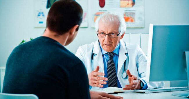 ဆရာဝန်တစ်ဦးသည် အမျိုးသားတစ်ဦးအား အာနိသင်မြှင့်တင်ပေးသည့်ဆေးများကို အကြံပေးသည်။